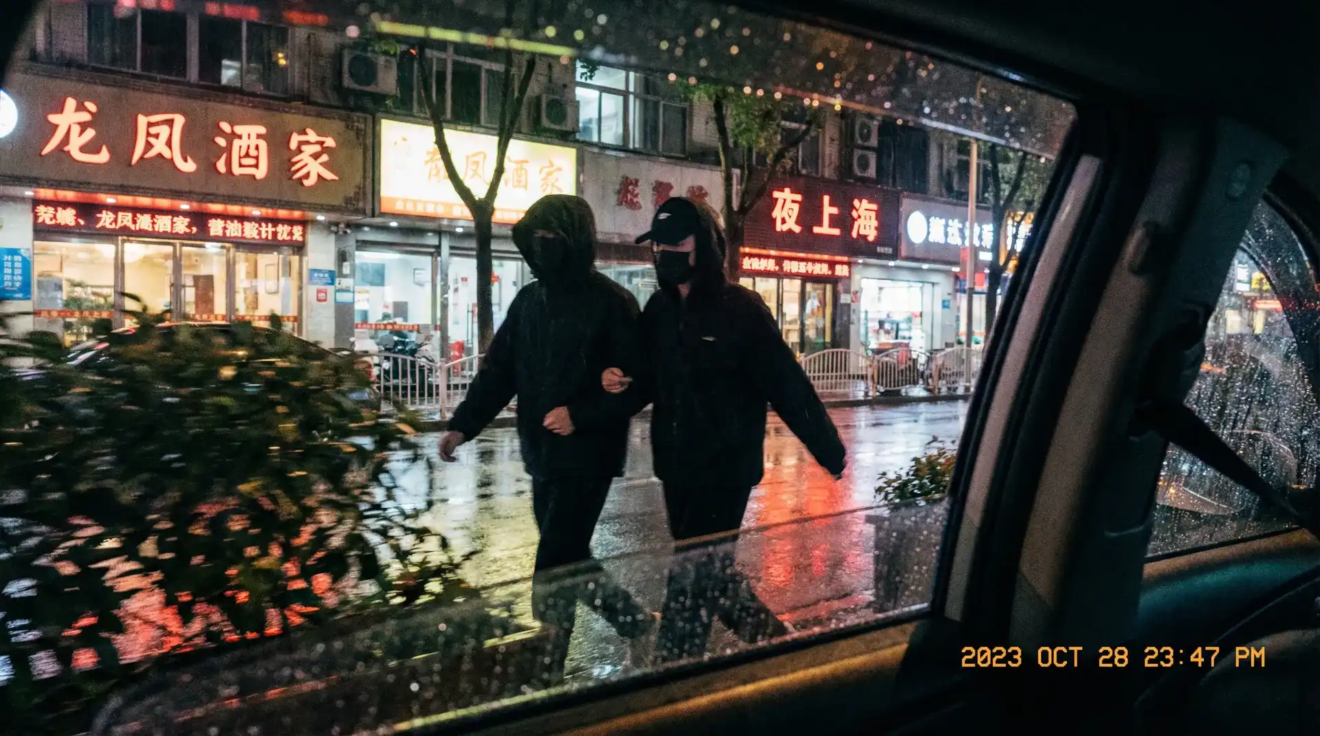 51爆料 - 顶流明星深夜密会现场抓拍照片